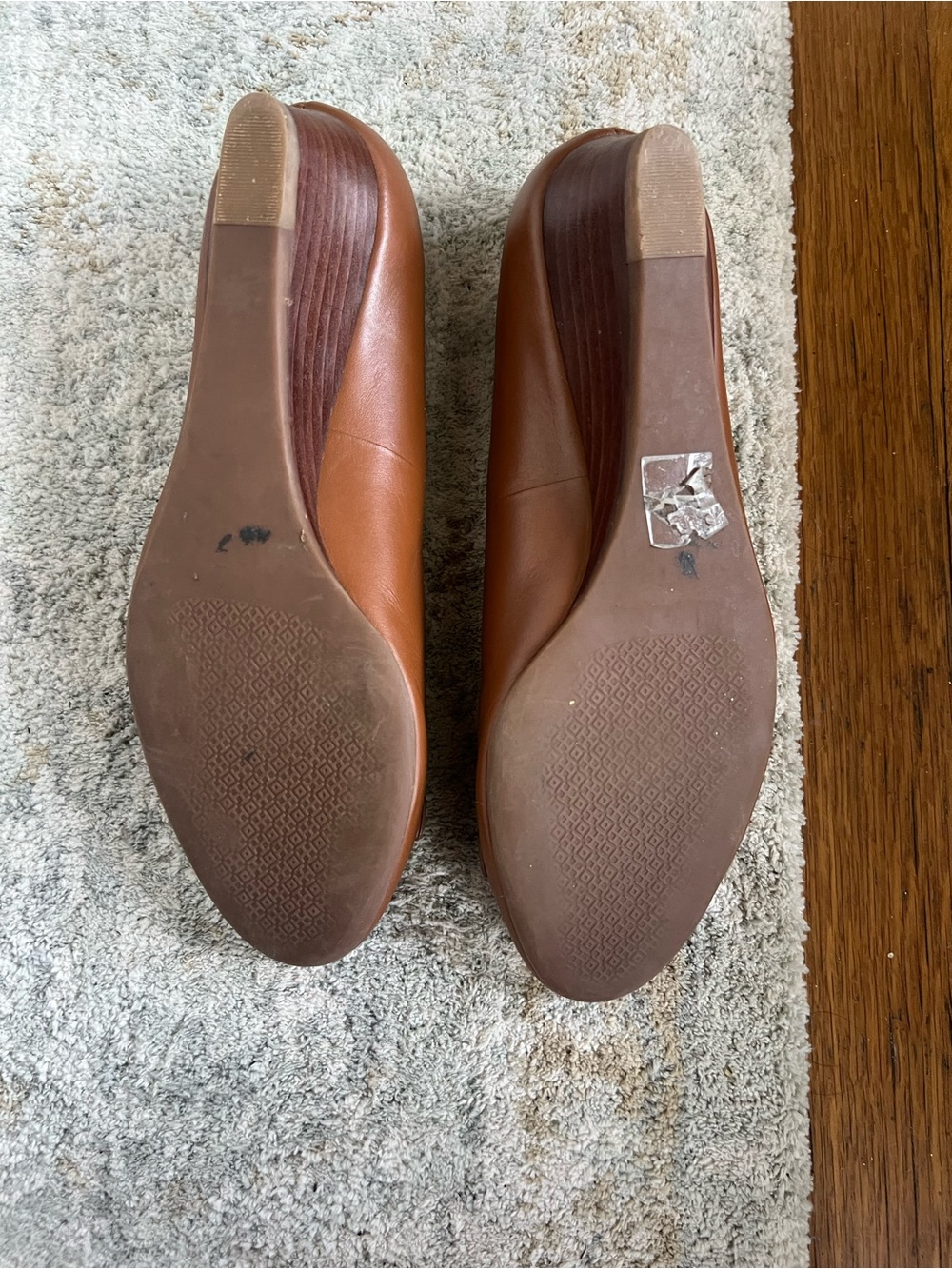 Tory Burch leather Gabriel Wedge Pump. Size 8.5 - Picture 3 of 4